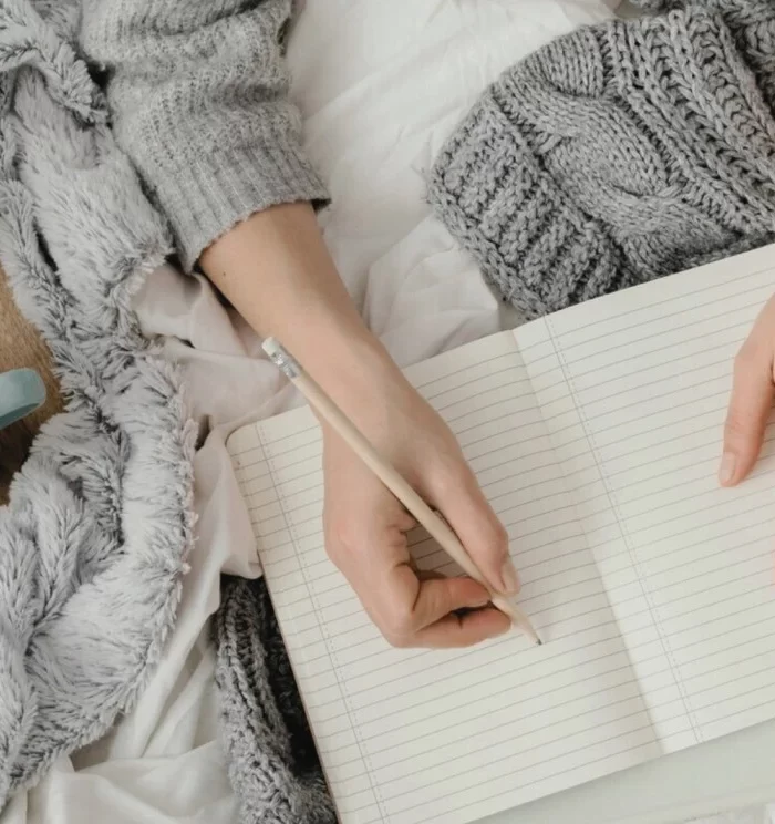 40 Powerful Journal Prompts for Emotional Awareness