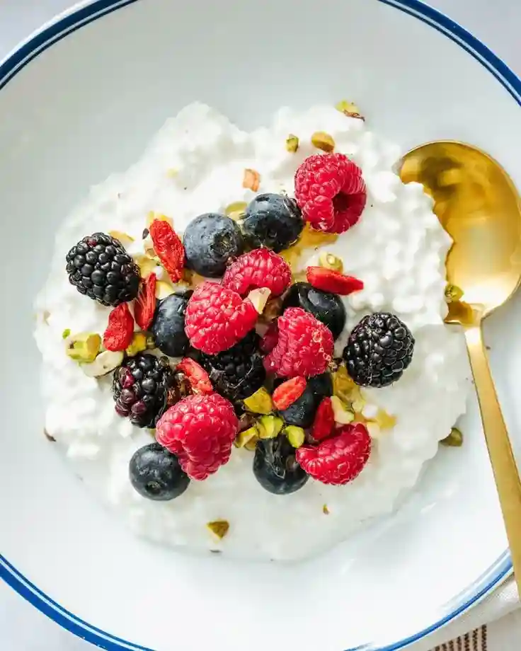Cottage Cheese and Berries Bowl